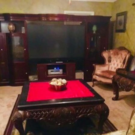 Best Deal In Town! Entire 1 Bedroom Apartment 59 Монтгомері Екстер'єр фото
