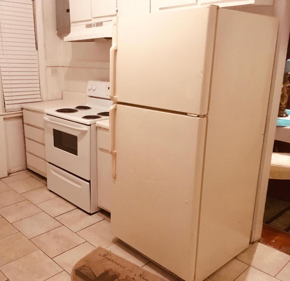 Best Deal In Town! Entire 1 Bedroom Apartment 59 Монтгомері Екстер'єр фото