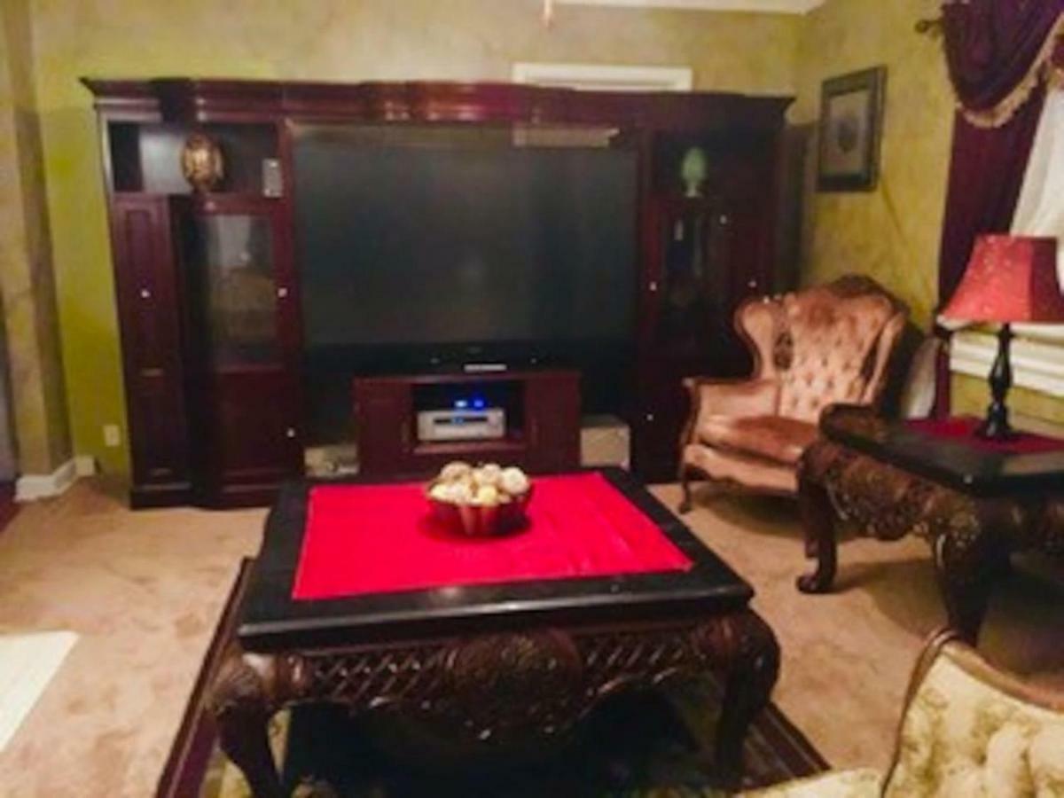 Best Deal In Town! Entire 1 Bedroom Apartment 59 Монтгомері Екстер'єр фото