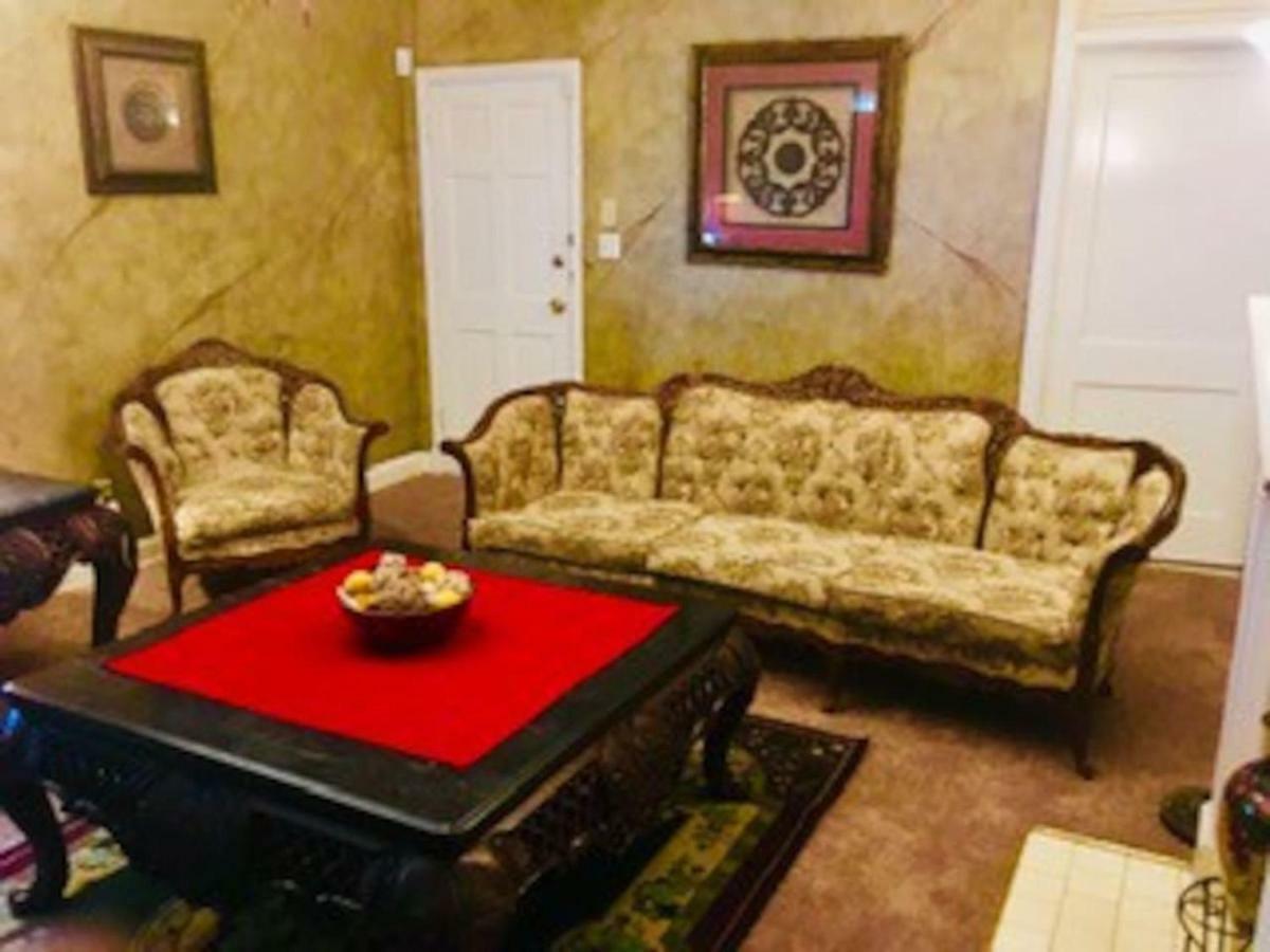 Best Deal In Town! Entire 1 Bedroom Apartment 59 Монтгомері Екстер'єр фото
