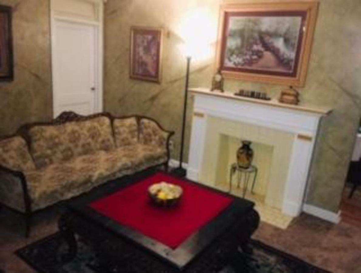 Best Deal In Town! Entire 1 Bedroom Apartment 59 Монтгомері Екстер'єр фото